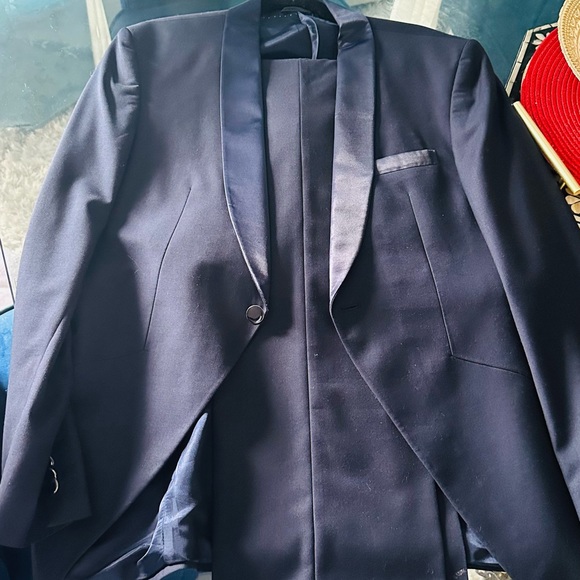 PIERRE LOUIS TUXEDO SUIT: SIZE 56 NEVY BLUE. Looks and feels new. - Picture 4 of 5